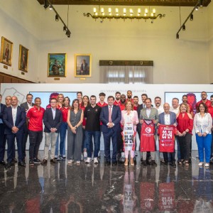 El Ayuntamiento desea suerte al Casademont en su triple proyecto de baloncesto masculino, femenino y balonmano