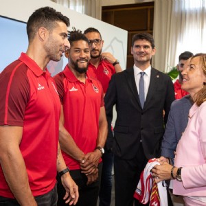 El Ayuntamiento desea suerte al Casademont en su triple proyecto de baloncesto masculino, femenino y balonmano