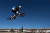 Parque Goya estrena su nuevo pump-track, un circuito de saltos para bicicletas adaptado a todos los niveles. Foto: Dani Marcos