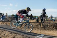 Parque Goya estrena su nuevo pump-track, un circuito de saltos para bicicletas adaptado a todos los niveles. Foto: Dani Marcos