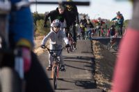 Parque Goya estrena su nuevo pump-track, un circuito de saltos para bicicletas adaptado a todos los niveles. Foto: Dani Marcos