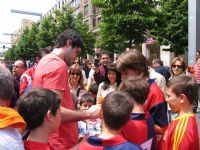 CALLE 3 Mariano Ortega, Carlos Prieto y Raúl Entrerríos estuvieron firmando autógrafos