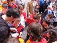 CALLE 3 Mariano Ortega firmando autógrafos