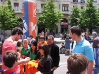 CALLE 4 Raúl Entrerríos firmando